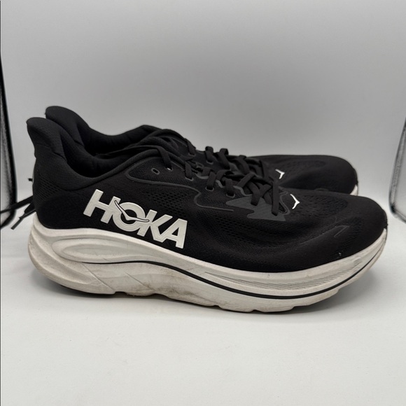 Hoka Clifton 10 men’s 14 2E wide Black and White Athletic Sneakers S15